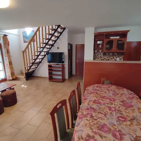 度假居 Homes In Balatonmariafuerdoe 19475 *